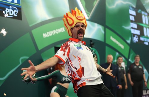 2025-12-21T220033Z_1029328655_UP1ELCL1P4VNG_RTRMADP_3_DARTS-BRITAIN