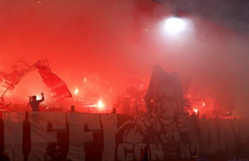 Soccer Football - Bundesliga - 1. FC Heidenheim v Bayern Munich - Voith-Arena, Heidenheim, Germany - December 21, 2025 Bayern Munich fans with flares in the stands REUTERS/Heiko Becker DFL REGULATIONS PROHIBIT ANY USE OF PHOTOGRAPHS AS IMAGE SEQUENCES AND