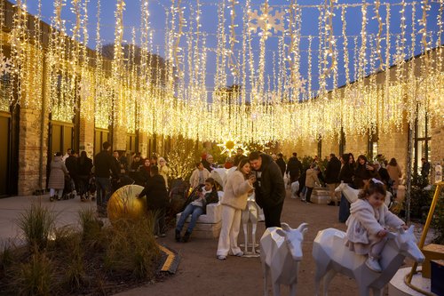 People enjoy amid an illuminated Christmas display in Istanbul, Turkey, December 21, 2025. REUTERS/Dilara Senkaya