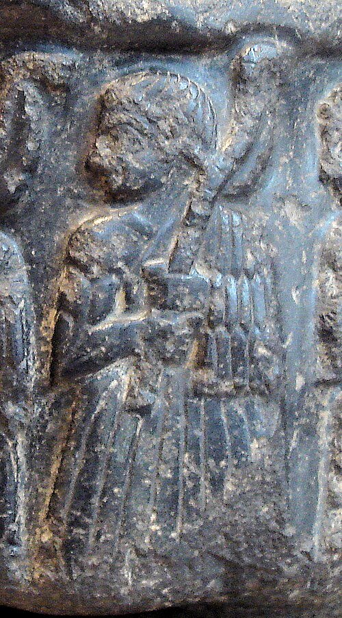 Akkadian_official_in_the_retinue_of_Sargon_of_Akkad,_holding_an_axe