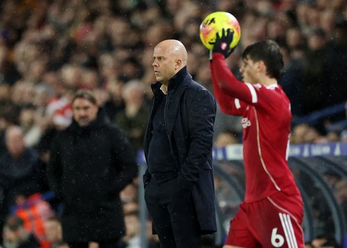 Soccer Football - Premier League - Leeds United v Liverpool - Elland Road, Leeds, Britain - December 6, 2025 Liverpool manager Arne Slot looks on as Milos Kerkez takes a throw in Action Images via Reuters/Andrew Boyers EDITORIAL USE ONLY. NO USE WITH UNAU