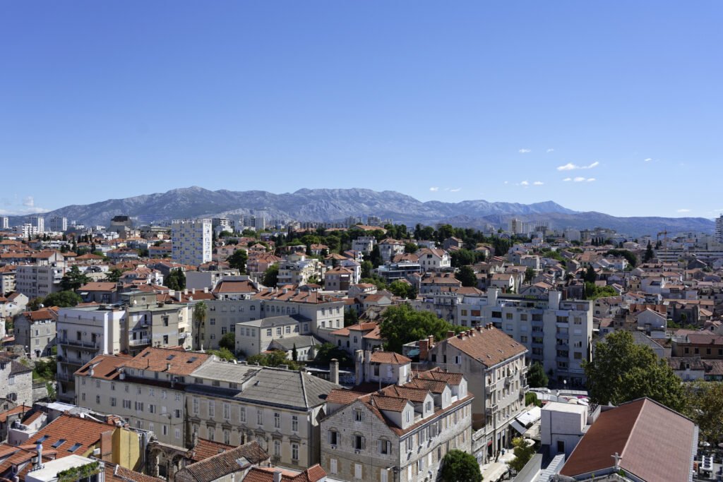 Gužve na cestama Makarske rivijere, busevi kasne na kolodvor u Makarskoj