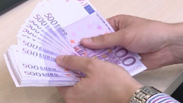 Bosnia retains B credit rating, political risks affect economy