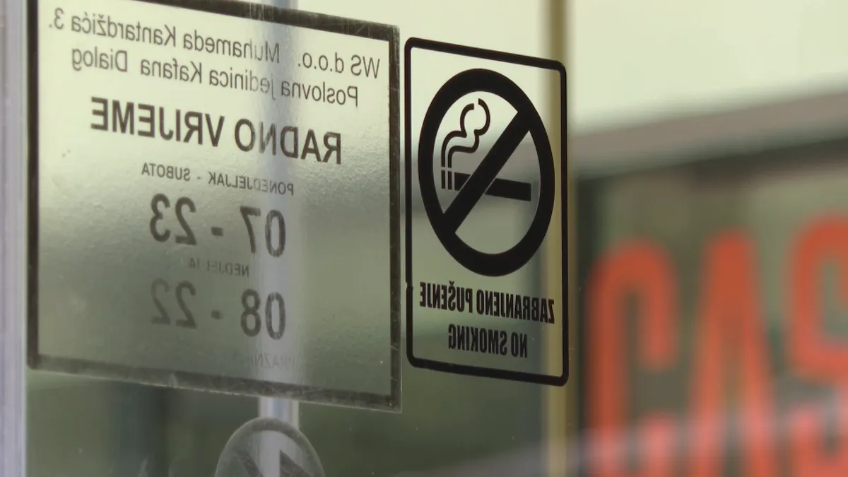 NSRS: Usvojen zakon kojim se zabranjuje pušenje u svim zatvorenim objektima