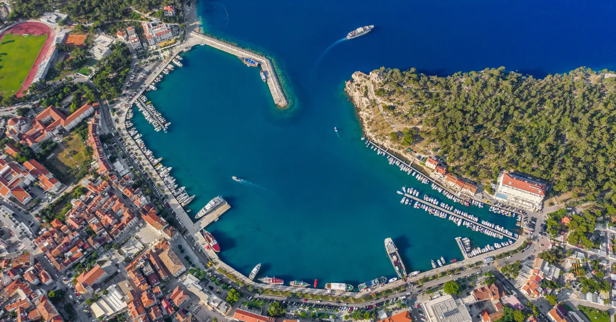 Makarska ograničila noćnu prodaju alkohola u trgovinama, slijede Split i Zadar
