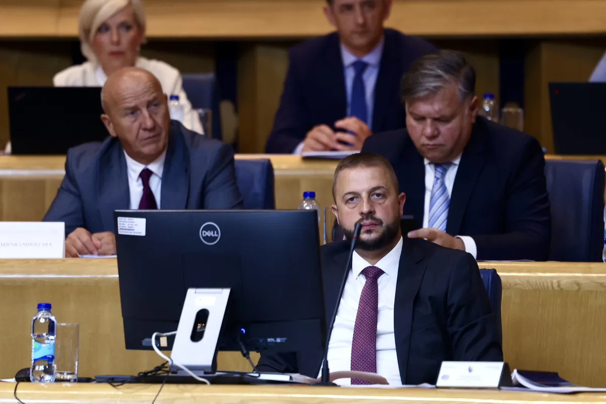 Nešković prikuplja potpise za sazivanje hitne sjednice Doma naroda BiH i poziva SNSD na empatiju: "Ukidanje akciza očekuju svi građani"