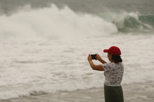 2025-06-19T032347Z_1238108748_RC2D5FA80YBJ_RTRMADP_3_STORM-ERICK-MEXICO