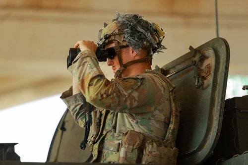 2025-06-13T100653Z_840682000_RC2XMEATS23T_RTRMADP_3_USA-TRUMP-MIGRATION-MILITARY