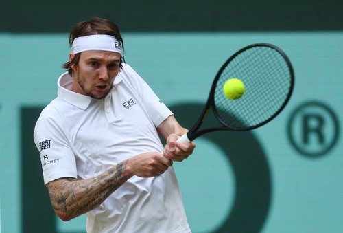 2025-06-22T142725Z_659754422_UP1EL6M145O4B_RTRMADP_3_TENNIS-HALLE