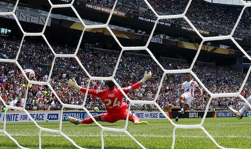 2025-06-23T202734Z_943591611_UP1EL6N1KTWWF_RTRMADP_3_SOCCER-CLUB-SEA-PSG