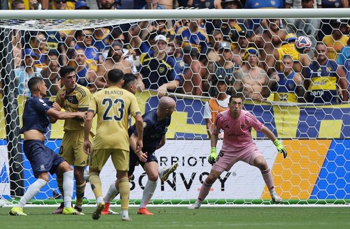 2025-06-24T201722Z_595602050_UP1EL6O1KCXRD_RTRMADP_3_SOCCER-CLUB-AUC-BOJ