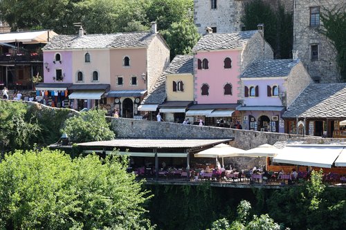 Vrućine ispraznile grad: Mostar u potrazi za osvježenjem