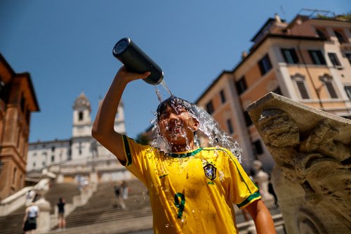 2025-07-01T152724Z_165316259_RC2PDFAQW4UT_RTRMADP_3_EUROPE-WEATHER-ITALY