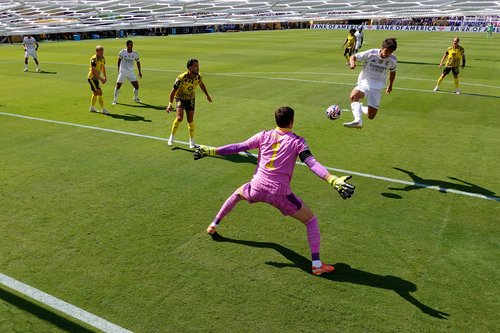 2025-07-05T233413Z_466608656_RC2KGFAOL7RL_RTRMADP_3_SOCCER-CLUB-RMA-BVB-REPORT