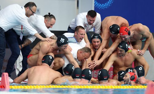 2025-07-20T133346Z_55136099_UP1EL7K11O9S2_RTRMADP_3_SWIMMING-WORLD