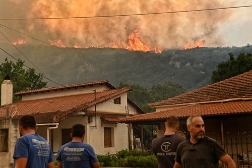 2025-07-23T062628Z_705983891_RC2TRFAZSTIW_RTRMADP_3_GREECE-WILDFIRE