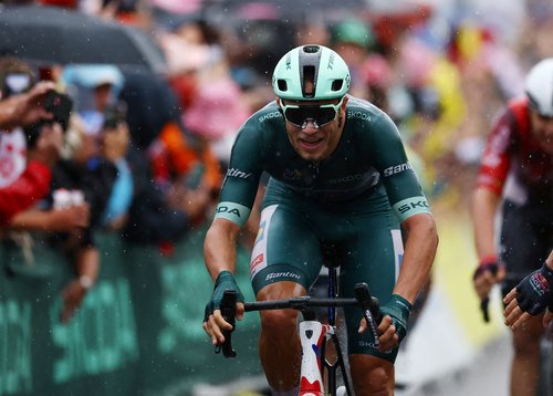 2025-07-23T162205Z_645659222_UP1EL7N16FIPK_RTRMADP_3_CYCLING-FRANCE