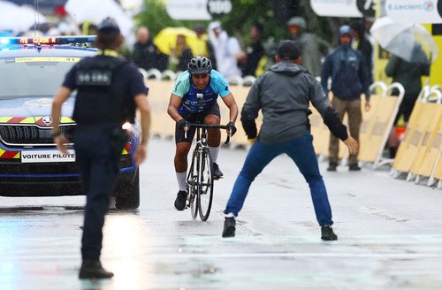 2025-07-23T162202Z_1700428543_UP1EL7N16Q0PT_RTRMADP_3_CYCLING-FRANCE