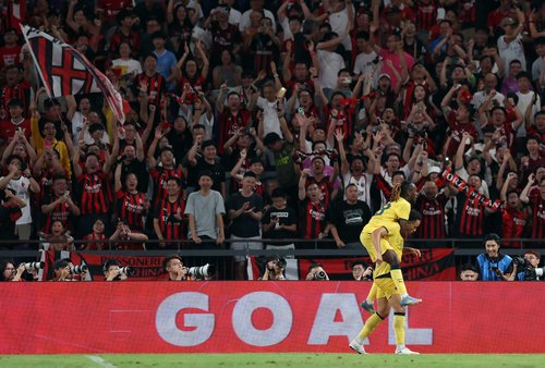 Soccer Football - Pre-Season Friendly - Liverpool v AC Milan - Kai Tak Sports Park, Hong Kong, China - July 26, 2025 AC Milan's Noah Okafor celebrates scoring their fourth goal with Warren Bondo REUTERS/Tyrone Siu