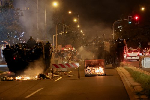 Police officers operate during clashes with anti-government protesters in Belgrade, Serbia, August 18, 2025. REUTERS/Zorana Jevtic