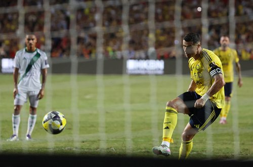Soccer Football - Saudi Super Cup - Final - Al Nassr v Al Ahli - Hong Kong Stadium, Hong Kong, China - August 23, 2025 Al Nassr's Cristiano Ronaldo scores their first goal from the penalty spot REUTERS/Tyrone Siu