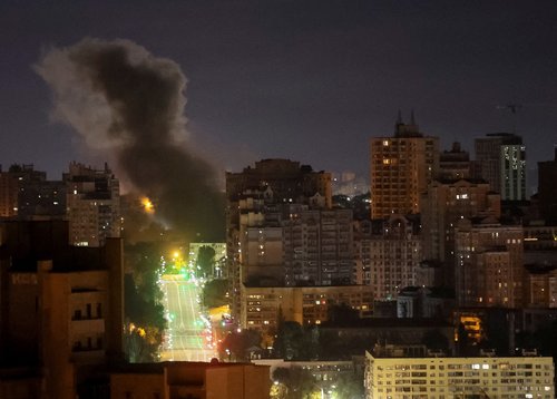 Smoke rises in the city after a Russian drone strike, amid Russia's attack on Ukraine, in Kyiv, Ukraine August 28, 2025. REUTERS/Gleb Garanich TPX IMAGES OF THE DAY
