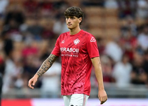 Soccer Football - Serie A - AC Milan v Cremonese - San Siro, Milan, Italy - August 23, 2025 Cremonese's Romano Floriani Mussolini during the warm up before the match REUTERS/Daniele Mascolo