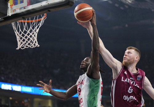 Basketball - FIBA EuroBasket 2025 - Group Phase - Portugal v Latvia - Xiaomi Arena, Riga, Latvia - September 1, 2025 Portugal's Candido Sa in action with Latvia's Davis Bertans REUTERS/Ints Kalnins