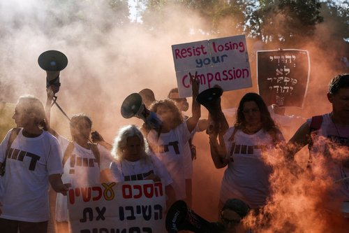 2025-09-03T045734Z_1318544734_RC24KGAPFHNC_RTRMADP_3_ISRAEL-PALESTINIANS-HOSTAGES-PROTEST