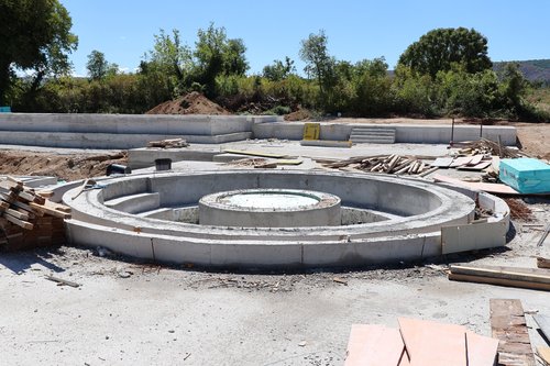 MOSTAR, 2. septembra (FENA) - Aquapark u Mostaru gradi domaći, a ne strani investitor kako je to ranije objavljeno u nekim medijima, potvrdio je za Fenu predsjednik Gradskog vijeća (GV) Mostara Đani Rahimić.(Foto FENA/Mario Obrdalj)