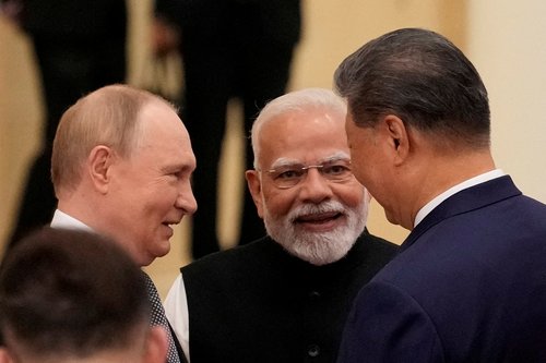 FILE PHOTO: Indian Prime Minister Narendra Modi talks with Russian President Vladimir Putin and Chinese President Xi Jinping