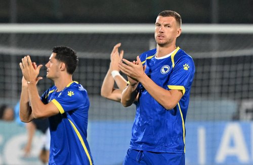 Soccer Football - World Cup - UEFA Qualifiers - Group H - San Marino v Bosnia and Herzegovina - San Marino Stadium, Serravalle, San Marino - September 6, 2025 Bosnia and Herzegovina's Edin Dzeko during the warm up before the match REUTERS/Alberto Lingria