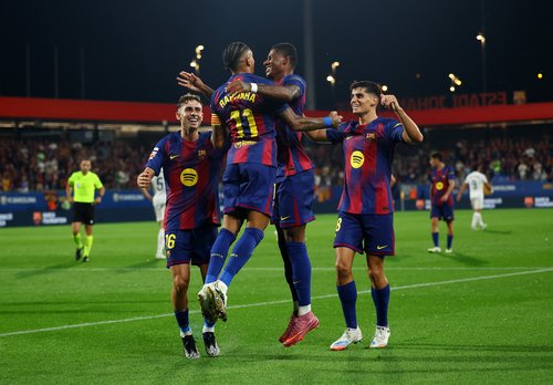 Soccer Football - LaLiga - FC Barcelona v Valencia - Johan Cruyff Stadium, Barcelona, Spain - September 14, 2025 FC Barcelona's Raphinha celebrates scoring their second goal with Fermin Lopez, Marcus Rashford and Gerard Martin REUTERS/Albert Gea
