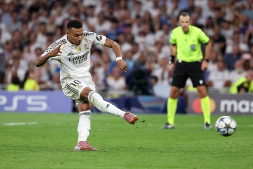 Soccer Football - UEFA Champions League - Real Madrid v Olympique de Marseille - Santiago Bernabeu, Madrid, Spain - September 16, 2025 Real Madrid's Kylian Mbappe scores their second goal from the penalty spot REUTERS/Juan Medina