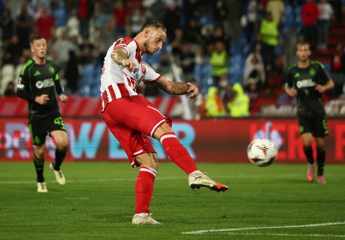 Soccer Football - UEFA Europa League - Red Star Belgrade v Celtic - Rajko Mitic Stadium, Belgrade, Serbia - September 24, 2025 Red Star Belgrade's Marko Arnautovic shoots at goal REUTERS/Marko Djurica