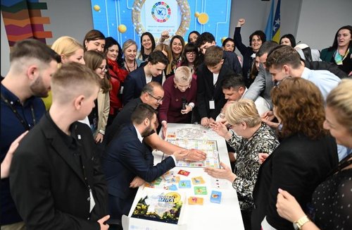 Djeca sa prof. Ivanom Kešić kreirala igru "Odiseja za mir" i pokazala šta znači za njih riječ mir