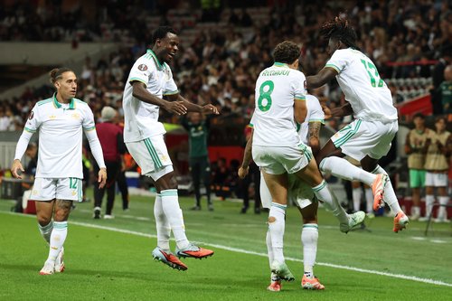 Soccer Football - UEFA Europa League - OGC Nice v AS Roma - Allianz Riviera, Nice, France - September 24, 2025 AS Roma's Gianluca Mancini celebrates scoring their second goal with teammates REUTERS/Manon Cruz