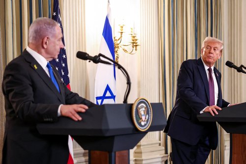 U.S. President Donald Trump and Israeli Prime Minister Benjamin Netanyahu hold a joint press conference in the State Dining Room at the White House, in Washington, D.C., U.S., September 29, 2025. REUTERS/Kevin Lamarque