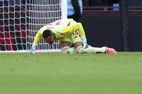 Soccer Football - Premier League - Aston Villa v Nottingham Forest - Villa Park, Birmingham, Britain - January 3, 2026 Nottingham Forest's John Victor reacts after sustaining an injury Action Images via Reuters/Andrew Boyers EDITORIAL USE ONLY. NO USE WIT