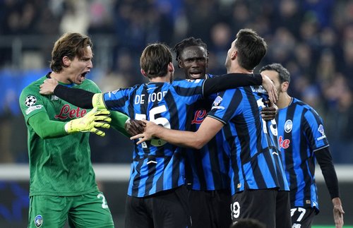 Soccer Football - UEFA Champions League - Atalanta v Chelsea - Gewiss Stadium, Bergamo, Italy - December 9, 2025 Atalanta players celebrate after the match REUTERS/Matteo Ciambelli