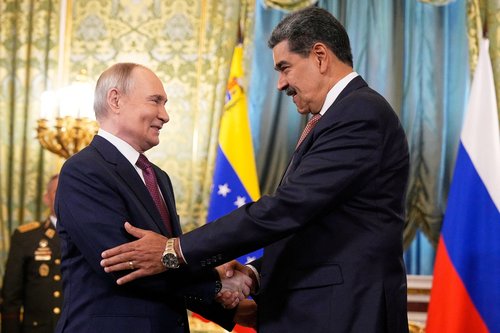 Russian President Vladimir Putin welcomes his Venezuelan counterpart Nicolas Maduro