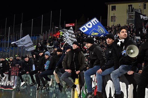 Soccer Football - Serie A - Pisa SC v Juventus - Arena Garibaldi - Stadio Romeo Anconetani, Pisa, Italy - December 27, 2025 Juventus fans celebrate after the match REUTERS/Jennifer Lorenzini