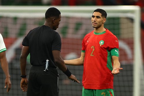 Soccer Football - CAF Africa Cup of Nations - Morocco 2025 - Semi Final - Nigeria v Morocco - Prince Moulay Abdellah Stadium, Rabat, Morocco - January 14, 2026 Morocco's Achraf Hakimi remonstrates with referee Daniel Nii Laryea REUTERS/Siphiwe Sibeko