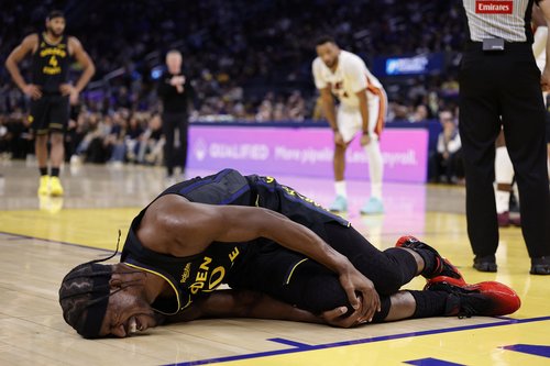 Jan 19, 2026; San Francisco, California, USA; Golden State Warriors forward Jimmy Butler III (10) holds his right knee as he goes down with an injury during the third quarter against the Miami Heat at Chase Center. Mandatory Credit: Kelley L Cox-Imagn Ima