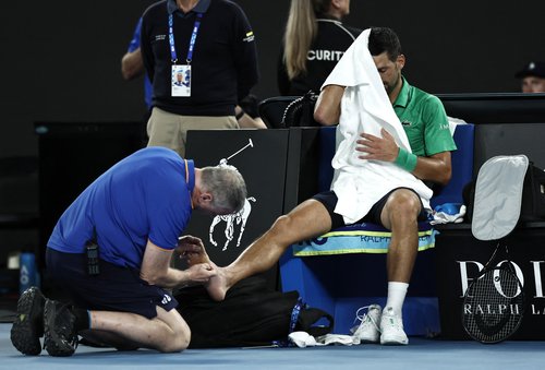 Tennis - Australian Open - Melbourne Park, Melbourne, Australia - January 24, 2026 Serbia's Novak Djokovic receives medical attention during his third round match against Netherlands' Botic van de Zandschulp REUTERS/Tingshu Wang