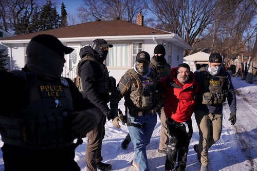 2026-01-27T213128Z_234232263_RC2W9JAGG1RD_RTRMADP_3_USA-TRUMP-MINNESOTA