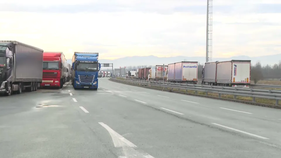 Bosnian hauliers suspend border blockades following government meeting