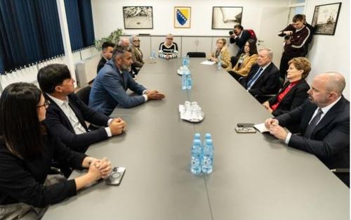 memorijalni centar kongres bosnjaka maerike
