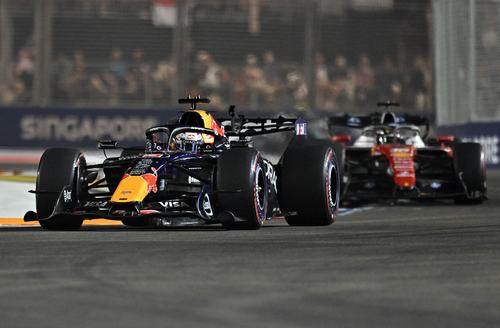 Formula One F1 - Singapore Grand Prix - Marina Bay Street Circuit, Singapore - October 11, 2026 Red Bull's Max Verstappen in action during the race REUTERS/Caroline Chia