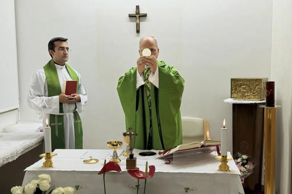 Papa Lav XIV služio misu u bolnici nakon operacije raka pluća